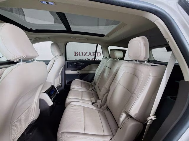 2022 Ceramic Pearl Metallic Tri-Coat Lincoln Aviator Reserve AWD SUV