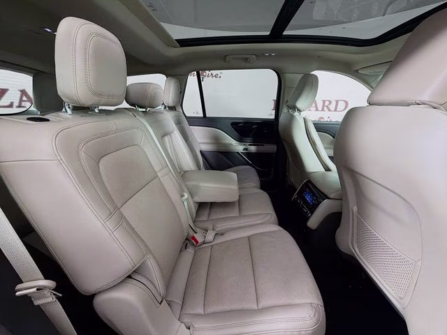 2022 Ceramic Pearl Metallic Tri-Coat Lincoln Aviator Reserve AWD SUV
