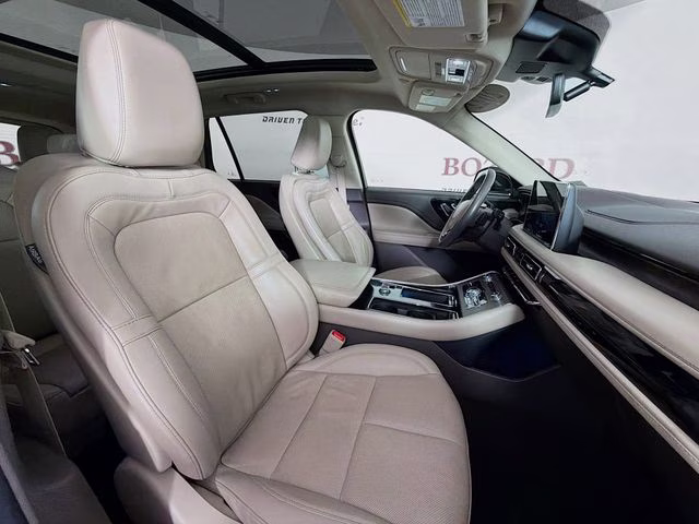 2022 Ceramic Pearl Metallic Tri-Coat Lincoln Aviator Reserve AWD SUV