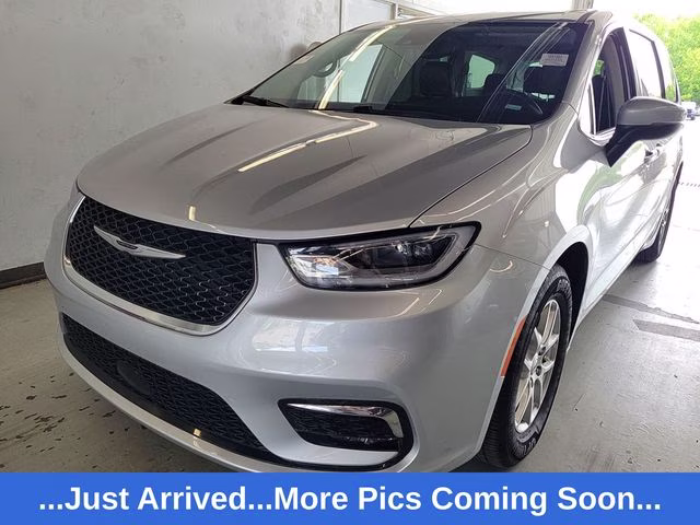 2023 Chrysler Pacifica's photo