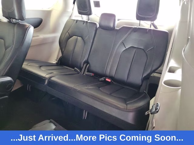 2023 Silver Mist Clearcoat Chrysler Pacifica Touring L FWD Van