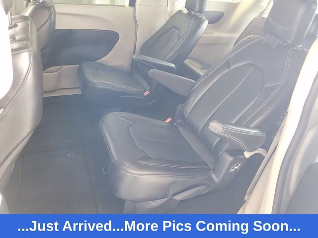 2023 Silver Mist Clearcoat Chrysler Pacifica Touring L FWD Van