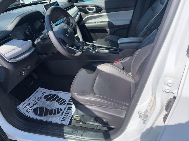 2025 Bright White Clearcoat Jeep Compass Limited 4X4 SUV
