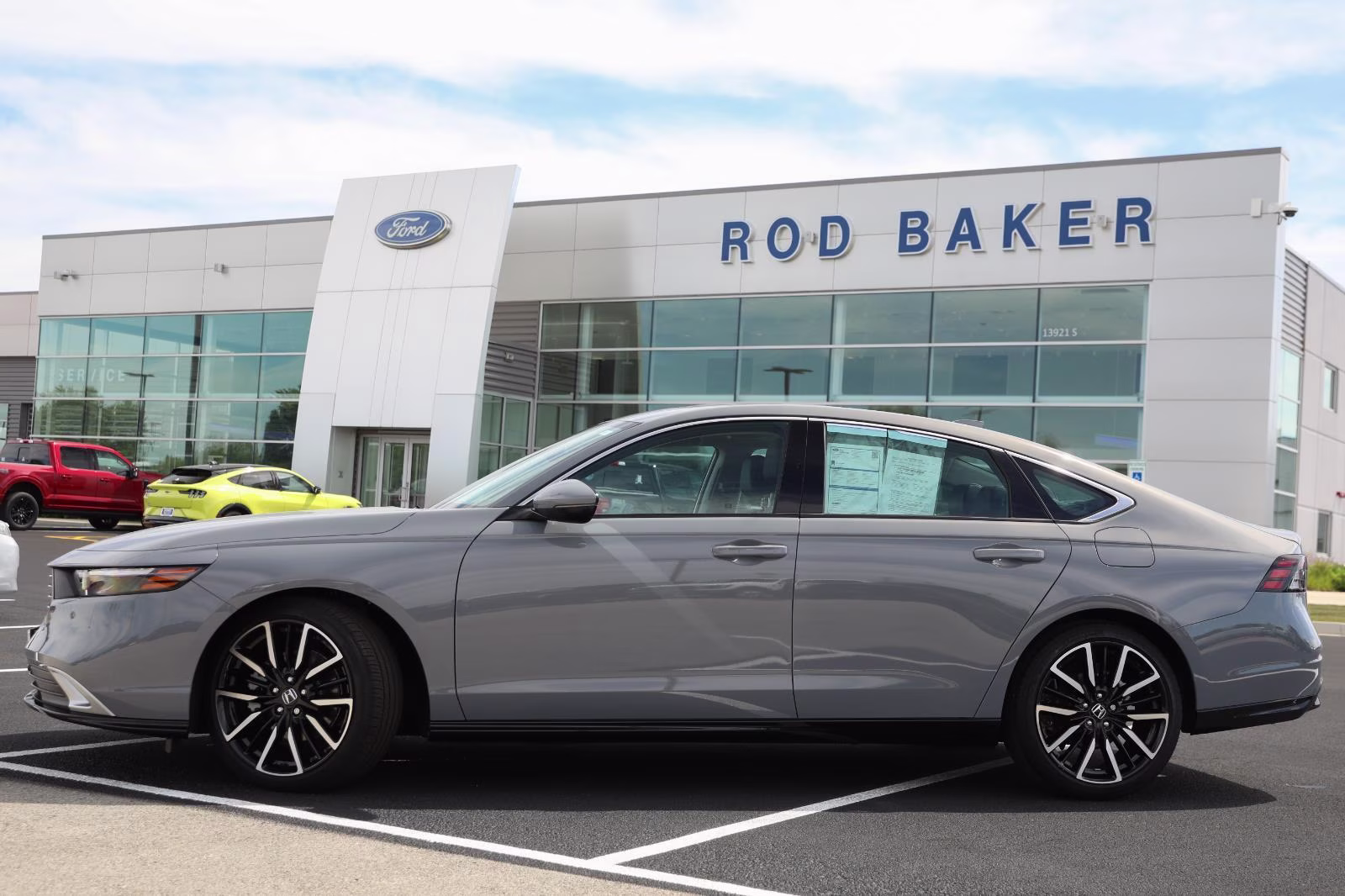 2025 Urban Gray Pearl Honda Accord Hybrid Touring FWD Sedan