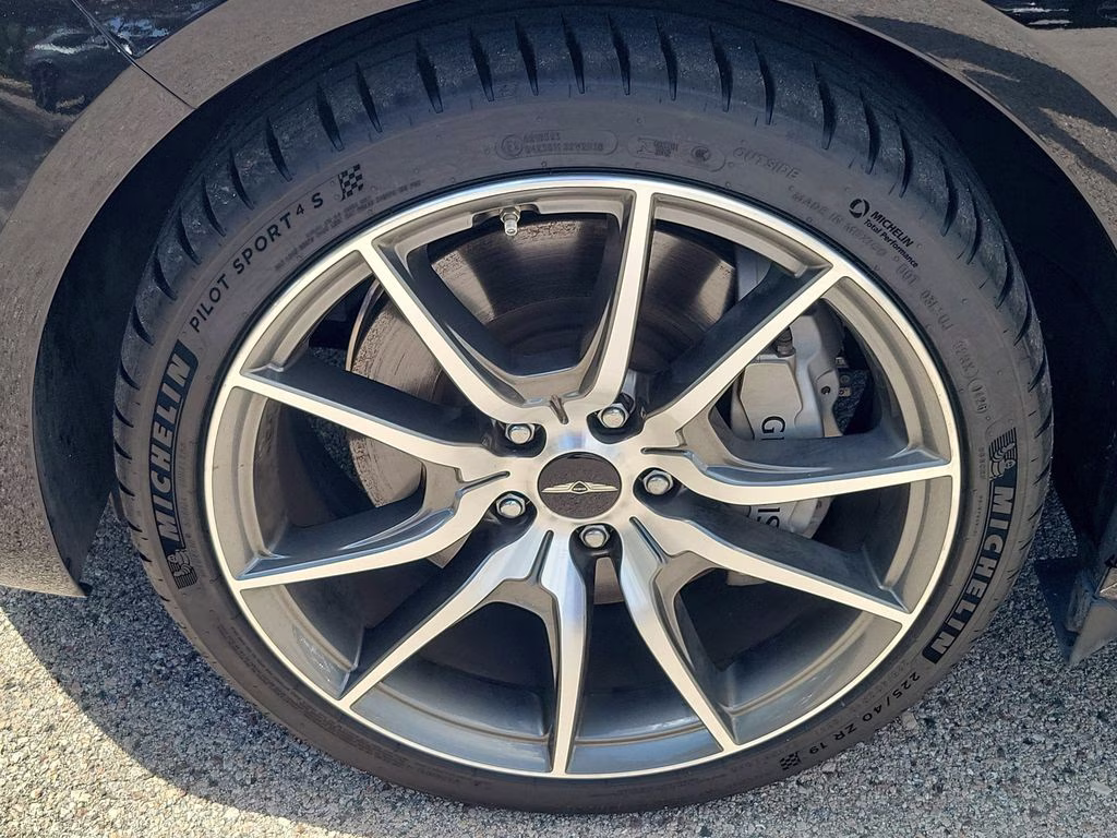 2025 Vik Black Genesis G70 2.5T RWD Sedan