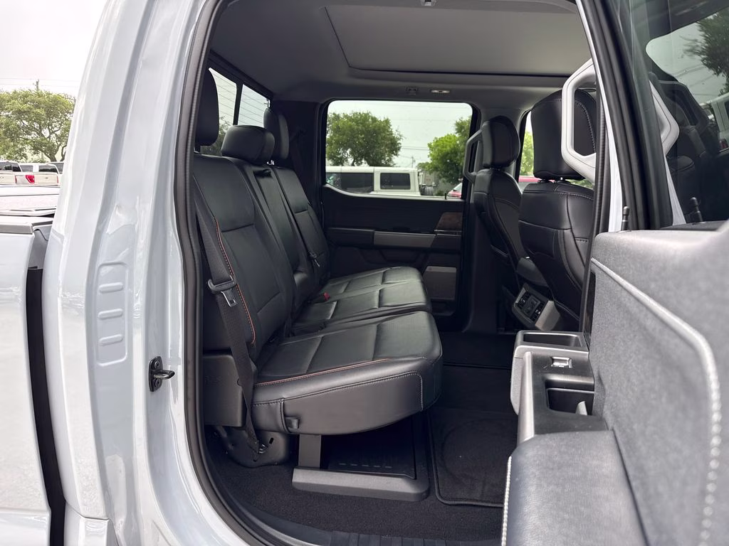 2025 Glacier Gray Metallic Tri-Coat Ford Super Duty F-250 SRW Lariat 4X4 Truck