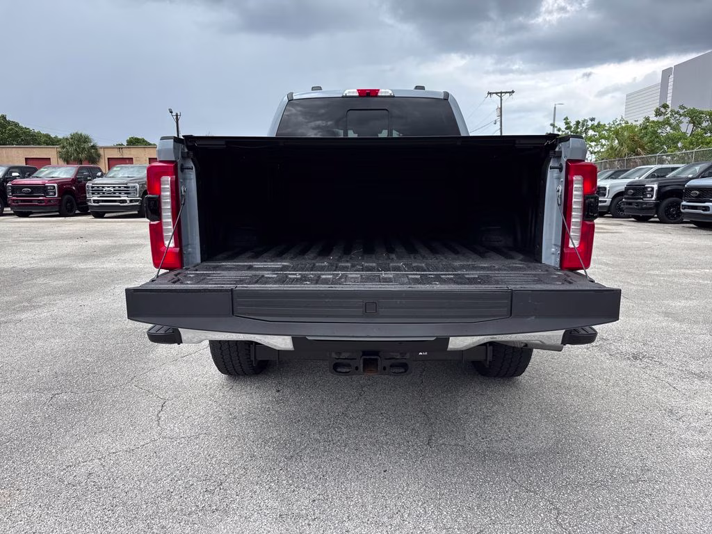 2025 Glacier Gray Metallic Tri-Coat Ford Super Duty F-250 SRW Lariat 4X4 Truck