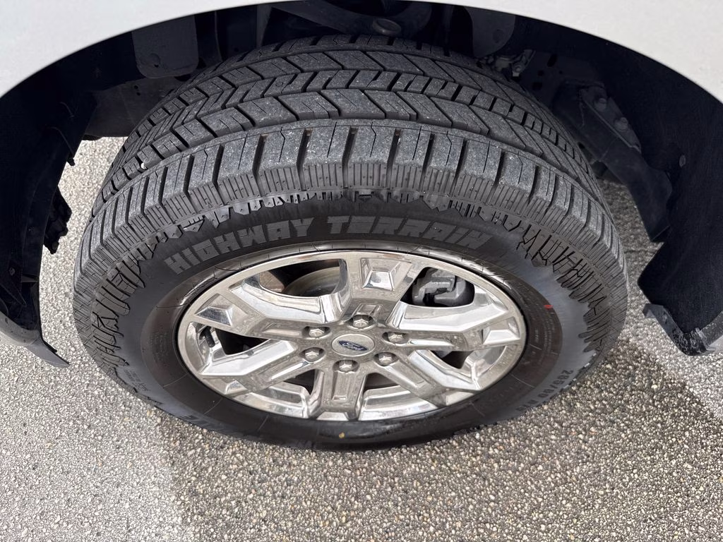 2023 Iconic Silver Metallic Ford F-150 Lariat RWD Truck