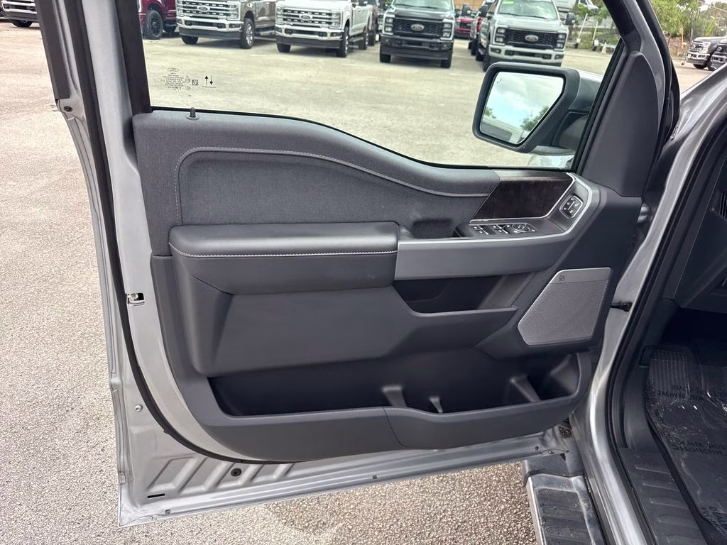 2023 Iconic Silver Metallic Ford F-150 Lariat RWD Truck