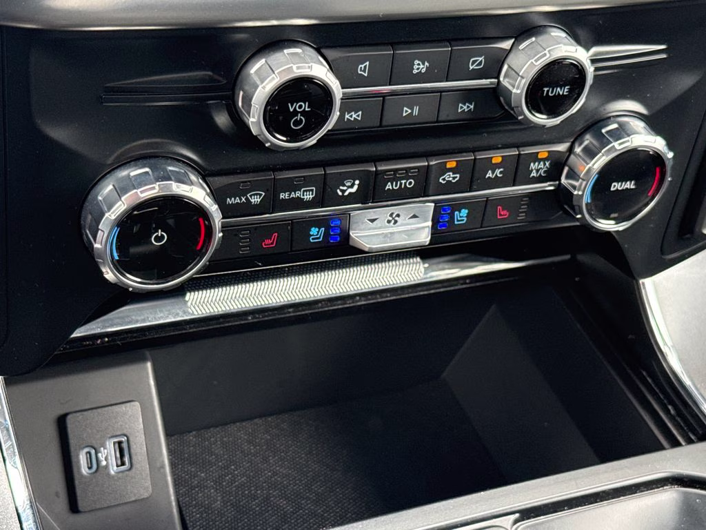 2023 Iconic Silver Metallic Ford F-150 Lariat RWD Truck