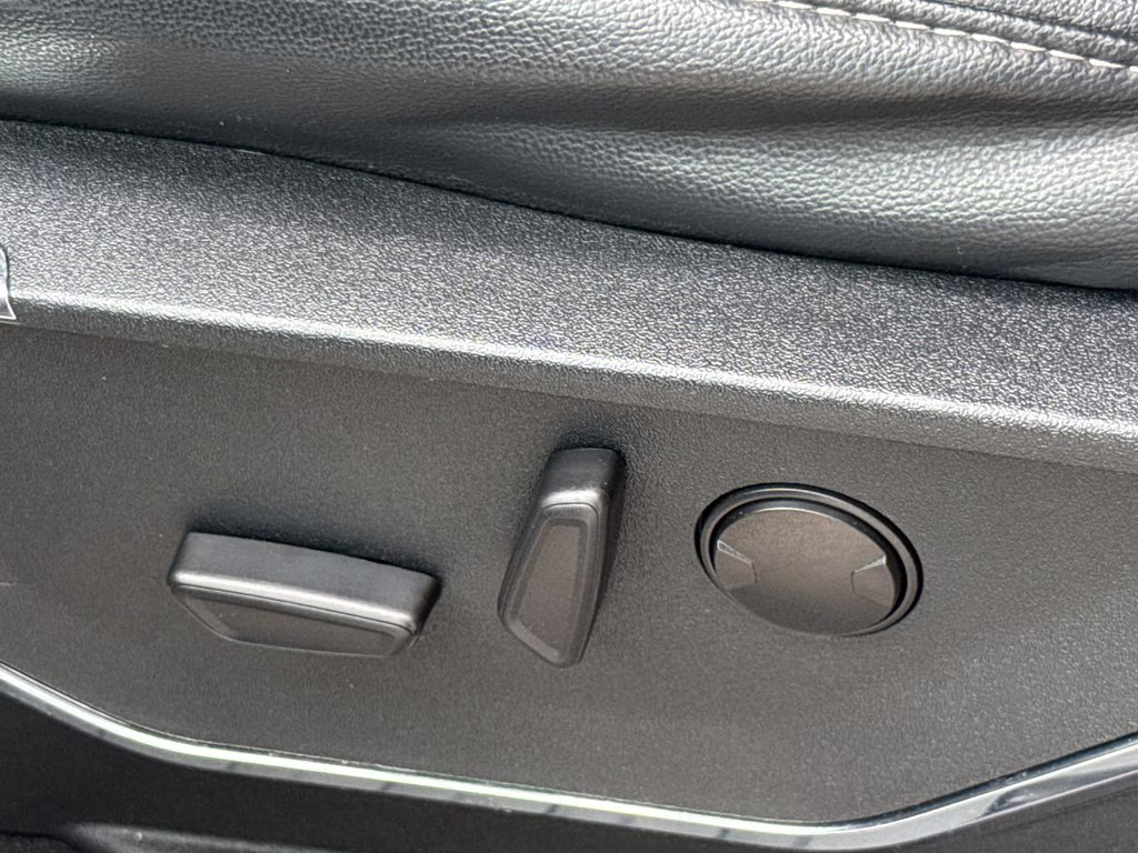 2023 Iconic Silver Metallic Ford F-150 Lariat RWD Truck