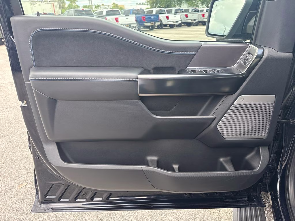 2025 Antimatter Blue Metallic Ford F-150 Platinum 4X4 Truck