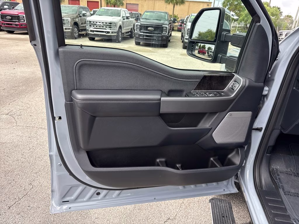 2025 Glacier Gray Metallic Tri-Coat Ford Super Duty F-250 SRW Lariat 4X4 Truck