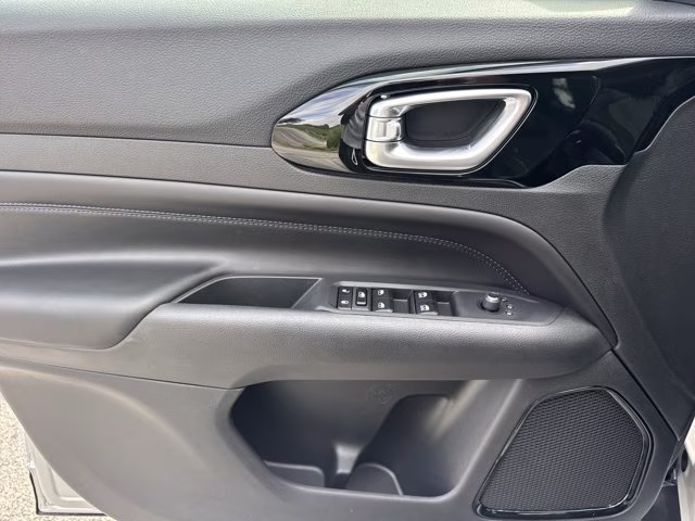 2026 Silver Zynith Metallic Clearcoat Jeep Compass Latitude Altitude 4X4 SUV