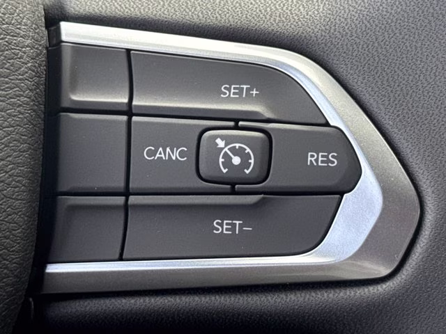 2026 Silver Zynith Metallic Clearcoat Jeep Compass Latitude Altitude 4X4 SUV