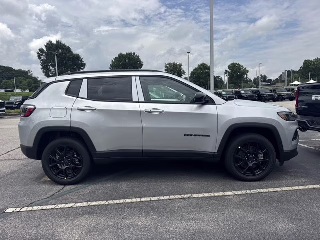 2026 Silver Zynith Metallic Clearcoat Jeep Compass Latitude Altitude 4X4 SUV