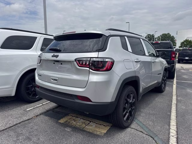 2026 Silver Zynith Metallic Clearcoat Jeep Compass Latitude Altitude 4X4 SUV