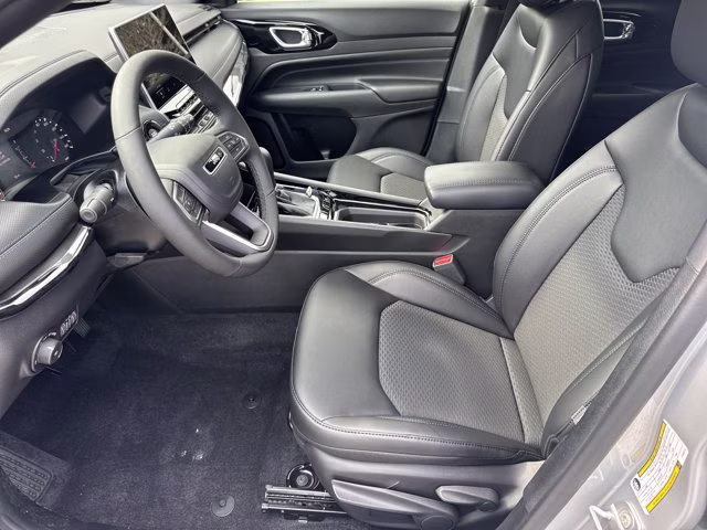 2026 Silver Zynith Metallic Clearcoat Jeep Compass Latitude Altitude 4X4 SUV