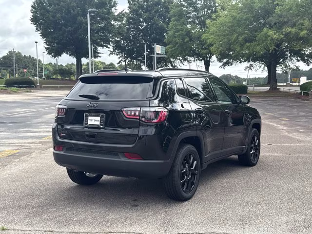 2026 Diamond Black Crystal Pearlcoat Jeep Compass Latitude Altitude 4X4 SUV