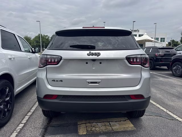 2026 Silver Zynith Metallic Clearcoat Jeep Compass Latitude Altitude 4X4 SUV