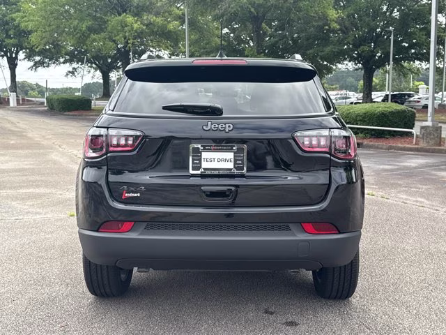 2026 Diamond Black Crystal Pearlcoat Jeep Compass Latitude Altitude 4X4 SUV