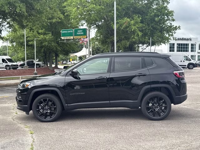 2026 Diamond Black Crystal Pearlcoat Jeep Compass Latitude Altitude 4X4 SUV
