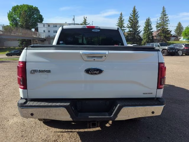 2015 White Platinum Metallic Tri-Coat Ford F-150 Lariat 4X4 Truck