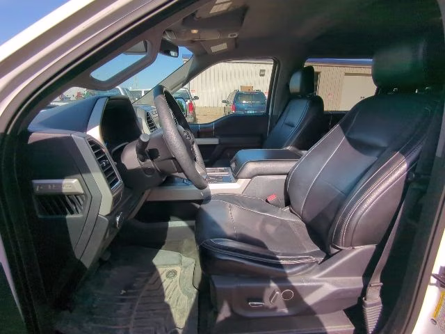 2015 White Platinum Metallic Tri-Coat Ford F-150 Lariat 4X4 Truck