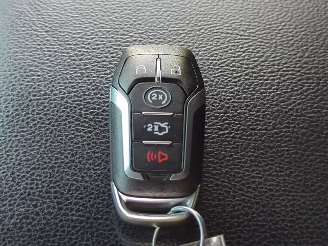 2015 White Platinum Metallic Tri-Coat Ford F-150 Lariat 4X4 Truck