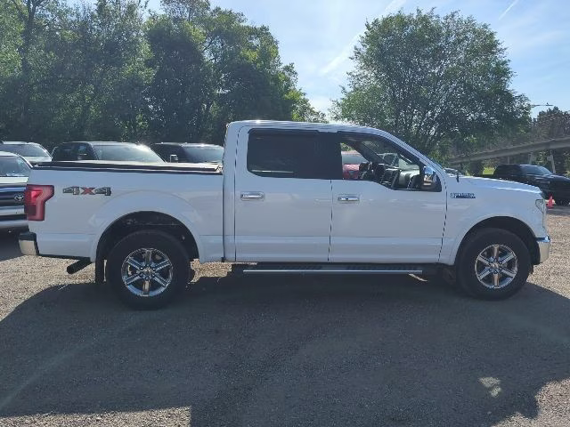 2015 White Platinum Metallic Tri-Coat Ford F-150 Lariat 4X4 Truck