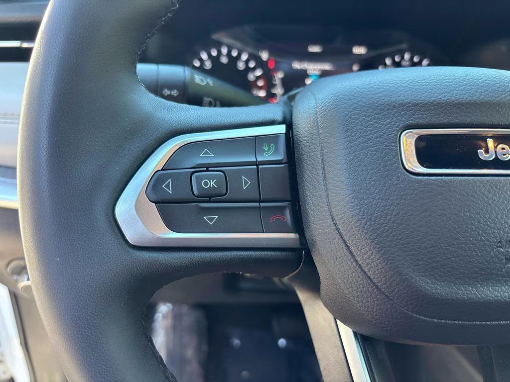 2025 Bright White Clearcoat Jeep Compass Limited 4X4 SUV