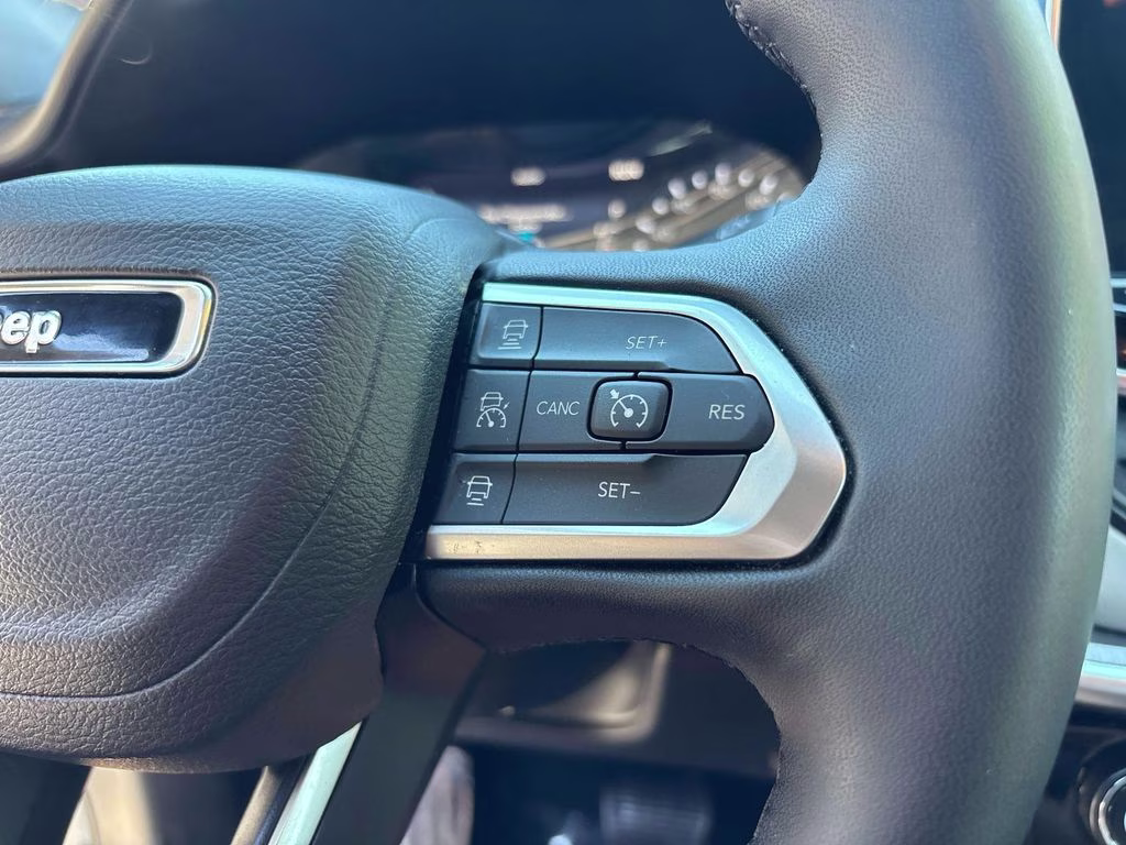 2025 Bright White Clearcoat Jeep Compass Limited 4X4 SUV