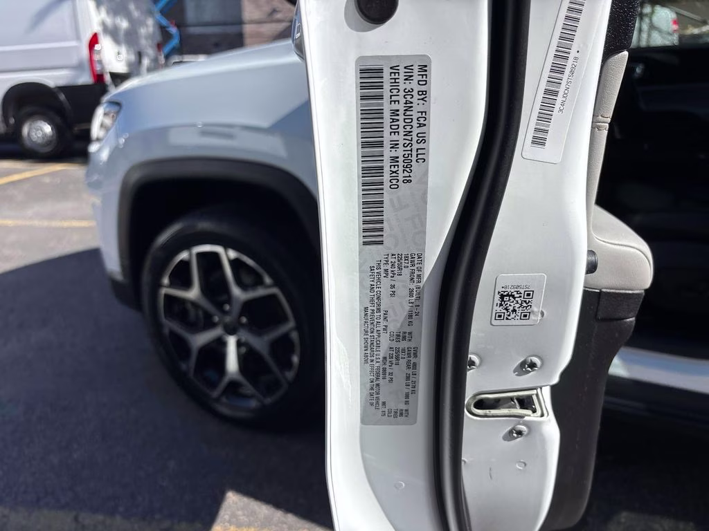 2025 Bright White Clearcoat Jeep Compass Limited 4X4 SUV