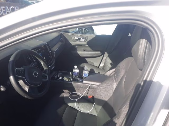 2022 Champagne Volvo XC60 B5 Momentum AWD SUV
