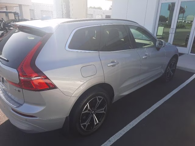 2022 Champagne Volvo XC60 B5 Momentum AWD SUV