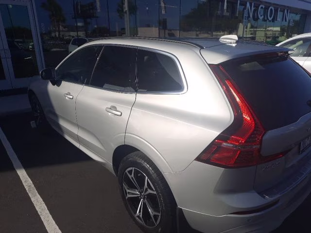 2022 Champagne Volvo XC60 B5 Momentum AWD SUV