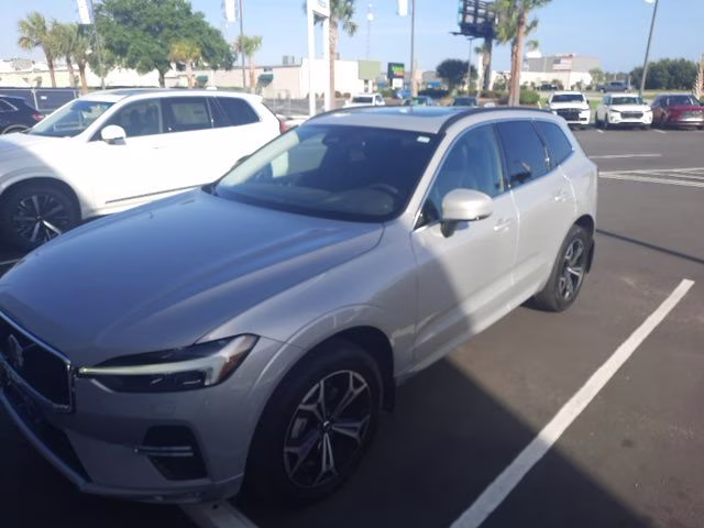 2022 Champagne Volvo XC60 B5 Momentum AWD SUV