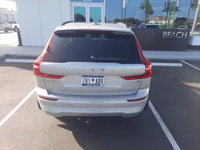 2022 Champagne Volvo XC60 B5 Momentum AWD SUV