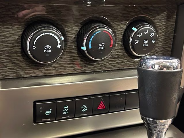 2012 Brilliant Black Crystal Pearlcoat Jeep Liberty Limited 4X4 SUV