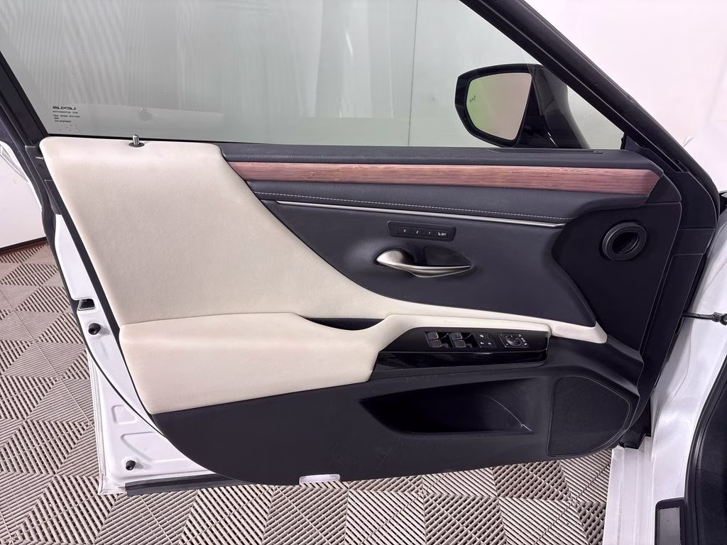 2023 White Pearl Lexus ES 350 FWD Sedan