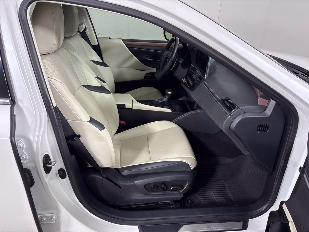 2023 White Pearl Lexus ES 350 FWD Sedan