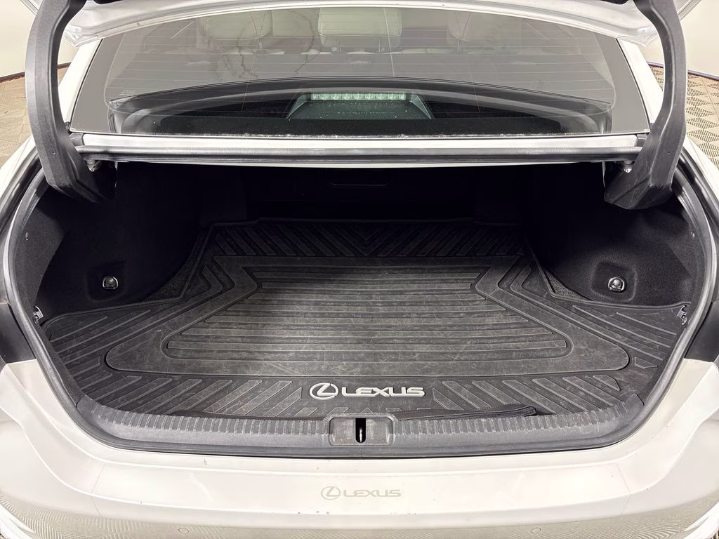 2023 White Pearl Lexus ES 350 FWD Sedan