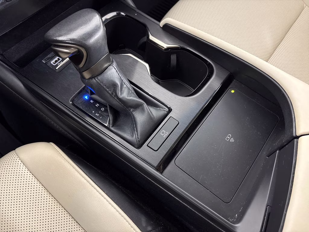 2023 White Pearl Lexus ES 350 FWD Sedan