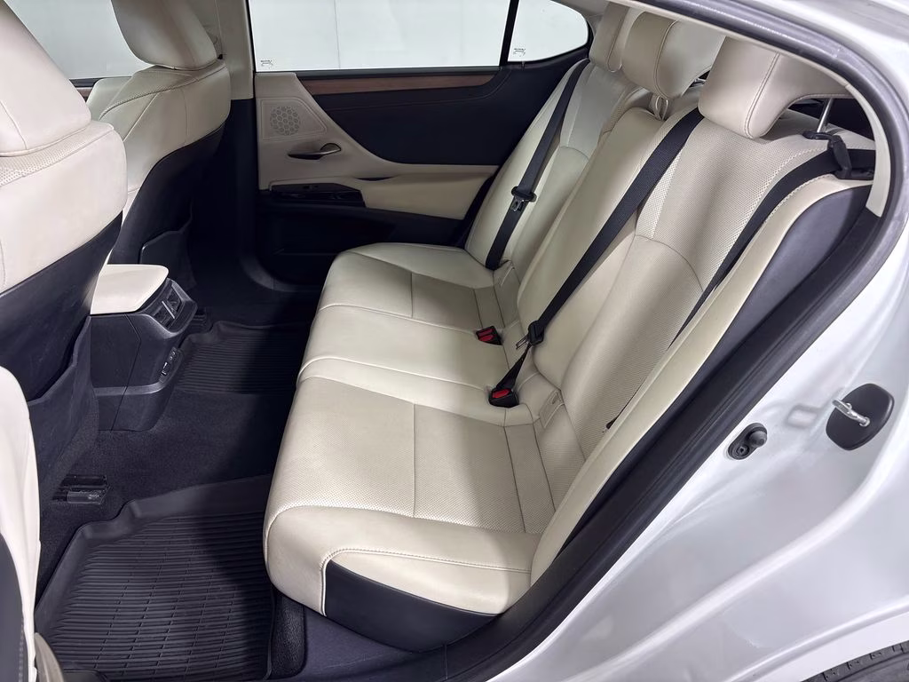 2023 White Pearl Lexus ES 350 FWD Sedan