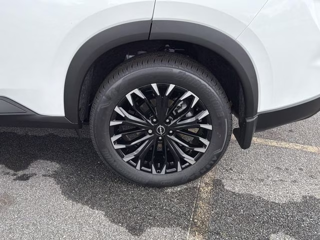 2026 Everest White Pearl Tricoat Nissan Rogue Dark Armor AWD SUV