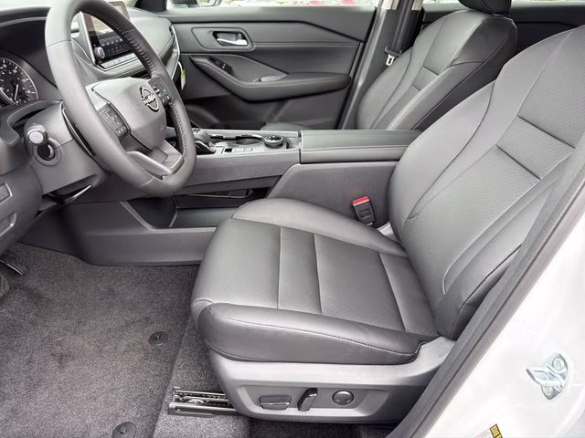 2026 Everest White Pearl Tricoat Nissan Rogue Dark Armor AWD SUV