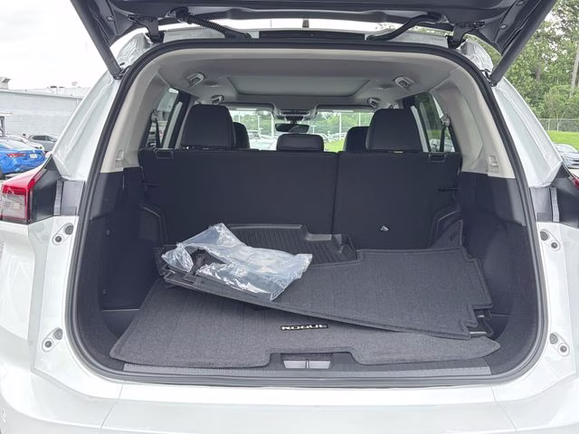 2026 Everest White Pearl Tricoat Nissan Rogue Dark Armor AWD SUV