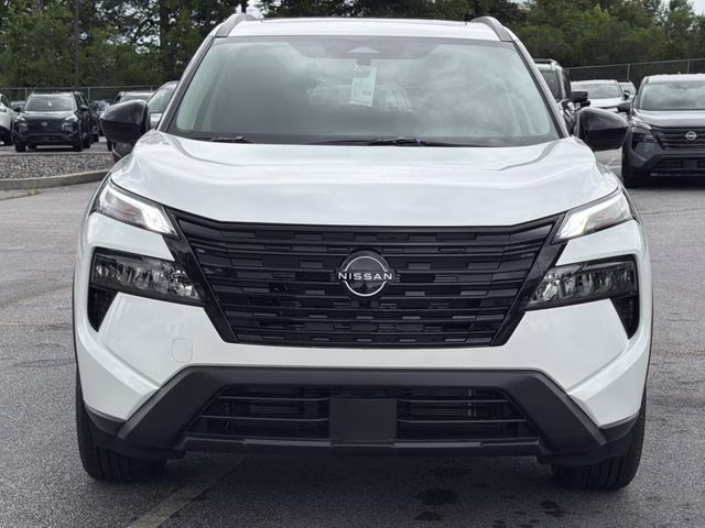 2026 Everest White Pearl Tricoat Nissan Rogue Dark Armor AWD SUV