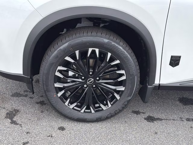 2026 Everest White Pearl Tricoat Nissan Rogue Dark Armor AWD SUV