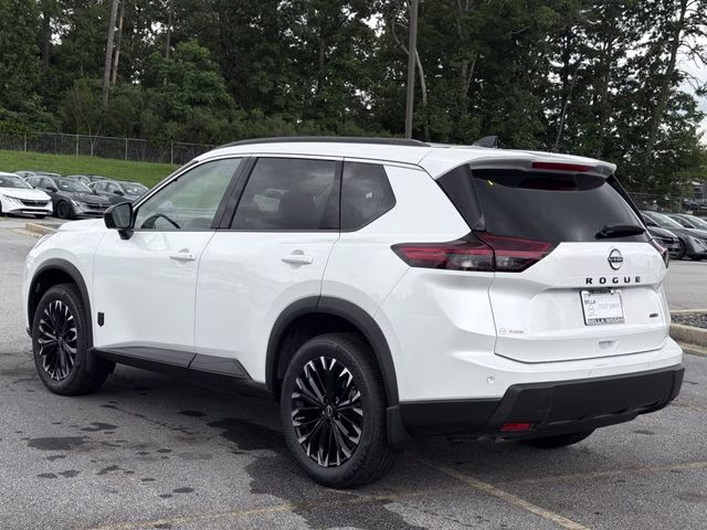 2026 Everest White Pearl Tricoat Nissan Rogue Dark Armor AWD SUV